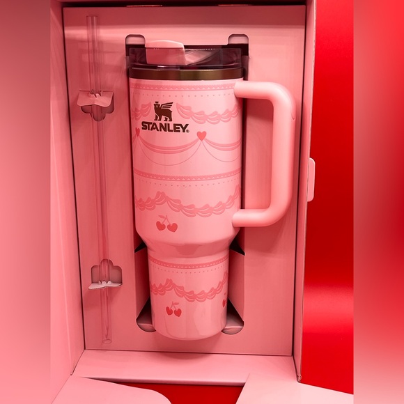 The Valentine's Day Quencher H2.0 Flowstate Tumbler 40 OZ Pink Velvet Cake - Picture 9 of 16